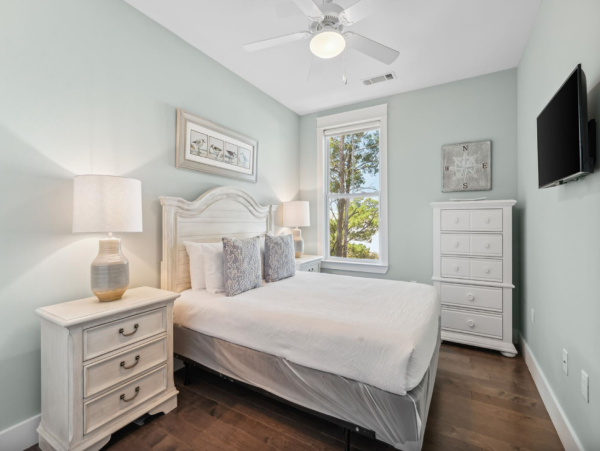 Luxury 5-Bedroom Vacation Townhome in Seagrove Beach - Golf Cart included